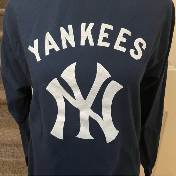 M & O GOLD Tops - M & O GOLD NY YANKEES LONG SLEEVE TEE SHIRT SIZE MEDIUM